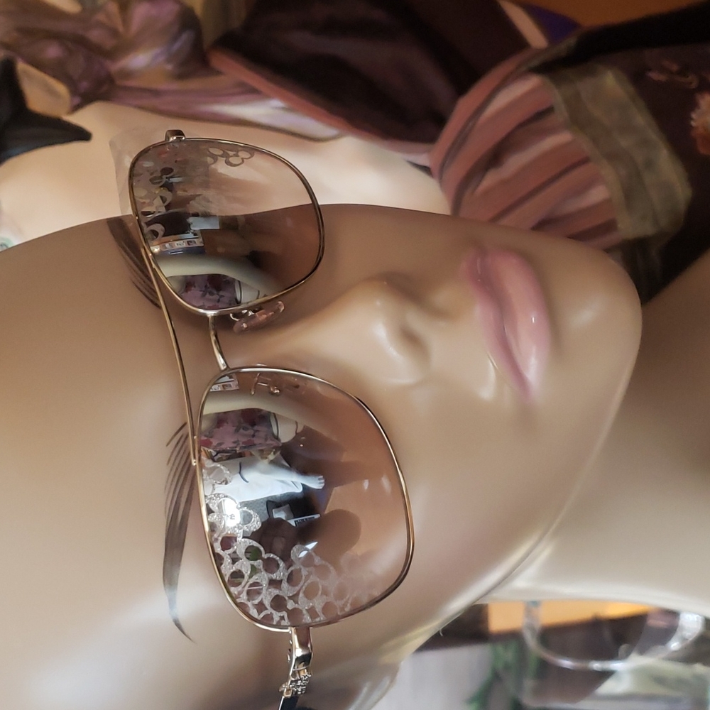 Signature Front Sunglasses - Picture 12 of 12